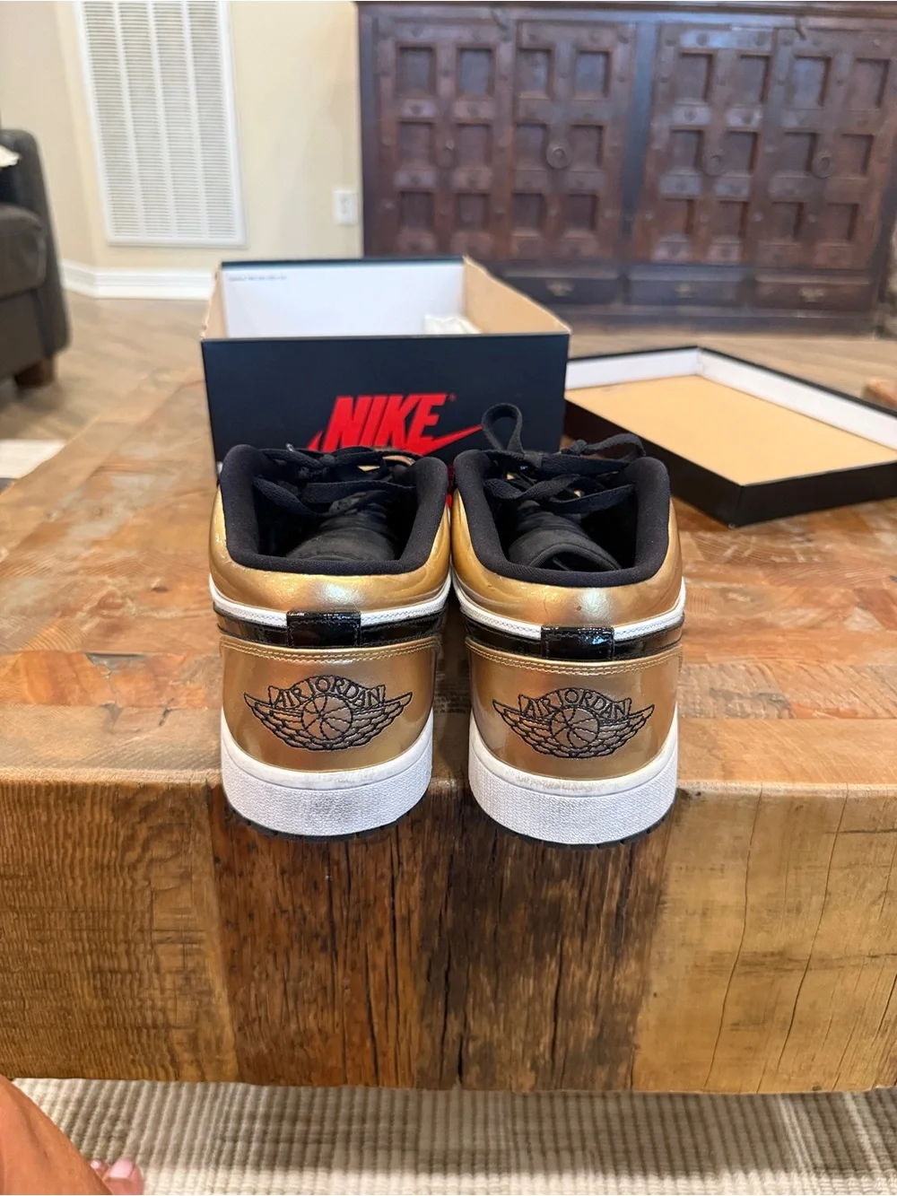 Air Jordan 1 Retro High OG Men’s Black & Gold Low-Top Sneakers